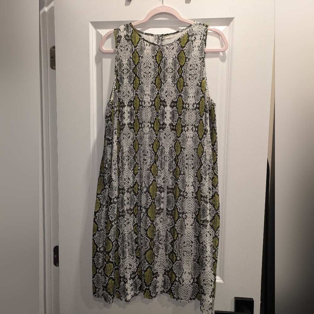 Elegant Sleeveless Snake Print Midi Dress